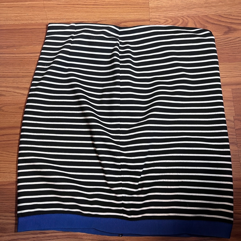 Anne Klein Striped Black and White Skirt with Blue Hem Sz 8